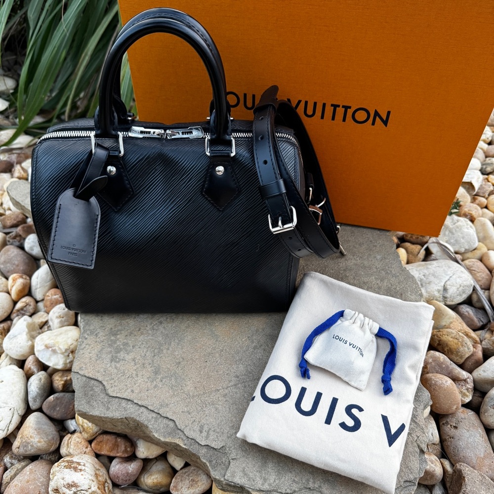 Louis Vuitton Black Epi Leather Speedy Bandouliere 25 Bag - Picture 2 of 14